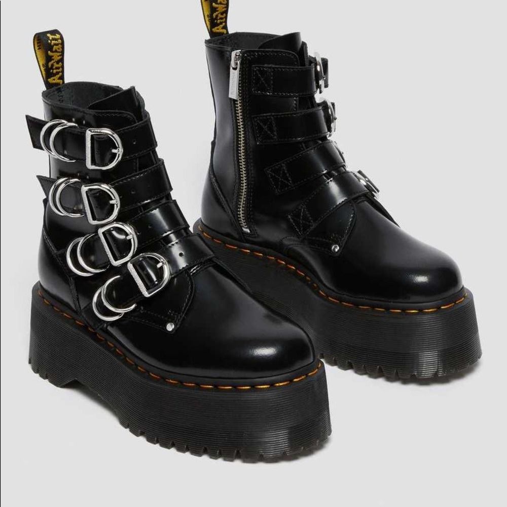 Dr. Martens “Jadon Max Hardware”